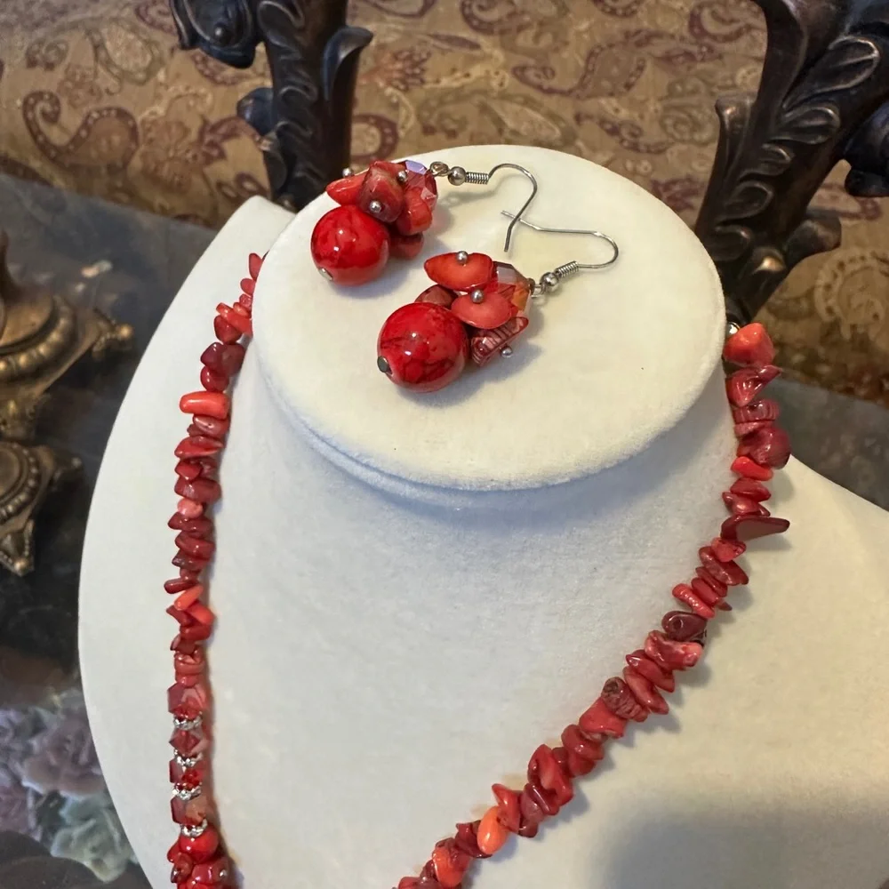 Elegant Red Beaded Necklace - Picture 4 of 6
